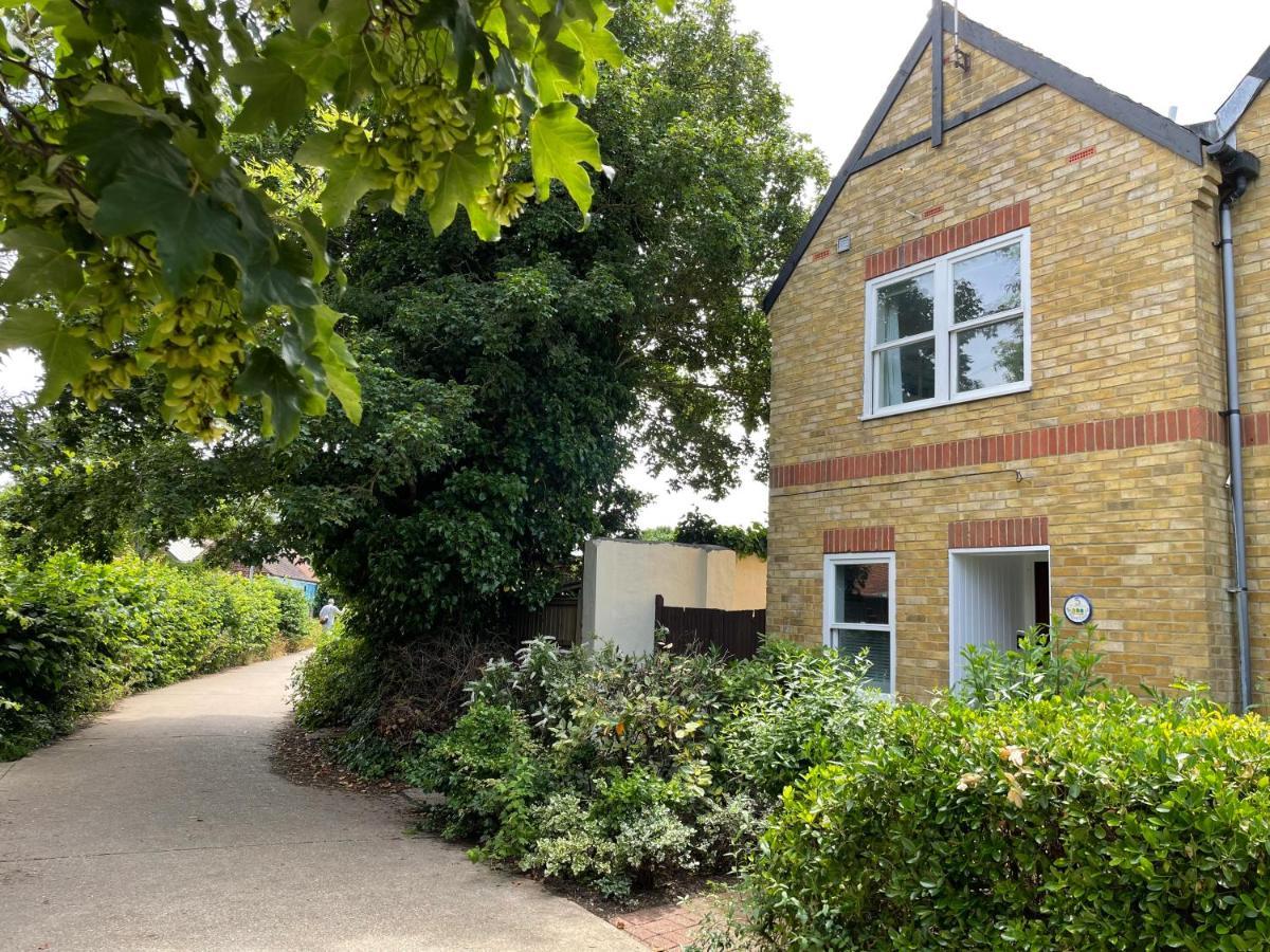Courtyard House, With Parking And Patio Garden Villa Whitstable Exterior photo